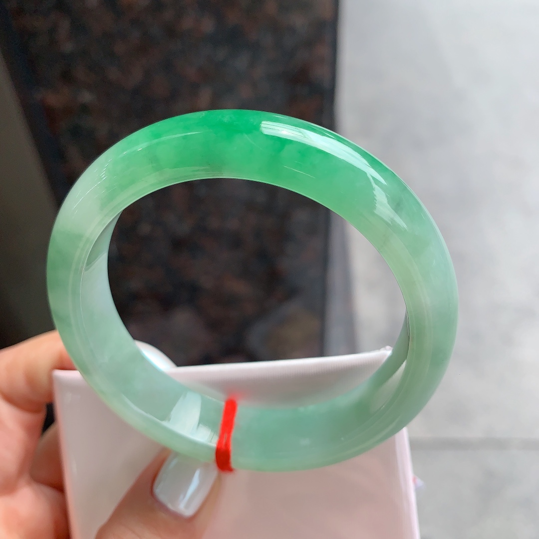 【翡翠手镯】辣色正圈，高贵淡雅！圈口53.7-12.6-7.7