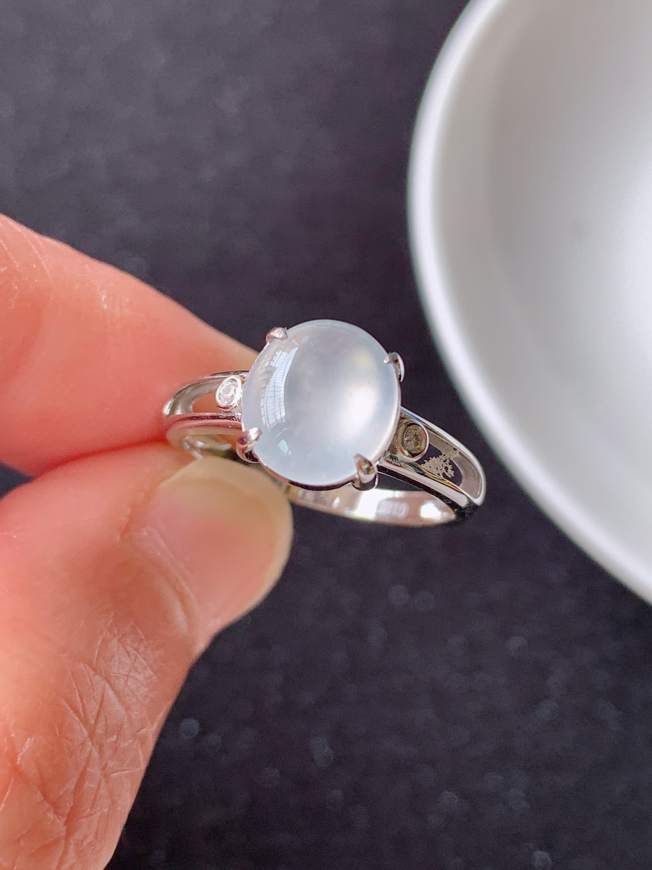 【翡翠戒指】18k镶嵌冰种戒指 裸石尺寸：  8.4/7.9/6 圈口：12